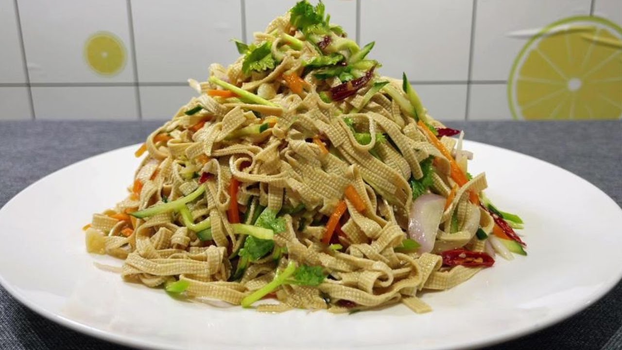 原来饭店炝拌干豆腐丝这样做，难怪自己做又干又硬，技巧全告诉你【超子美食】
