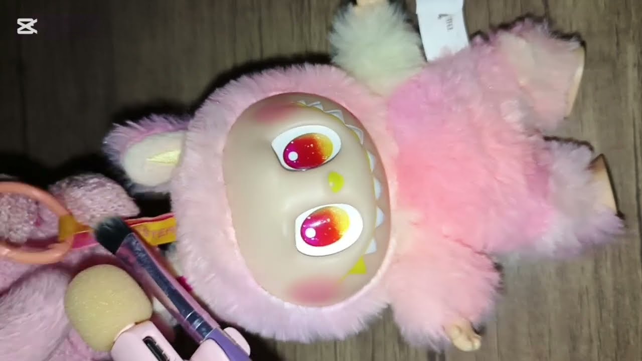 💗 أول تجربة ASMR لي 😳 | نقرات وردية بدون هدف لكن مريحة جدًا 🎧💤💞