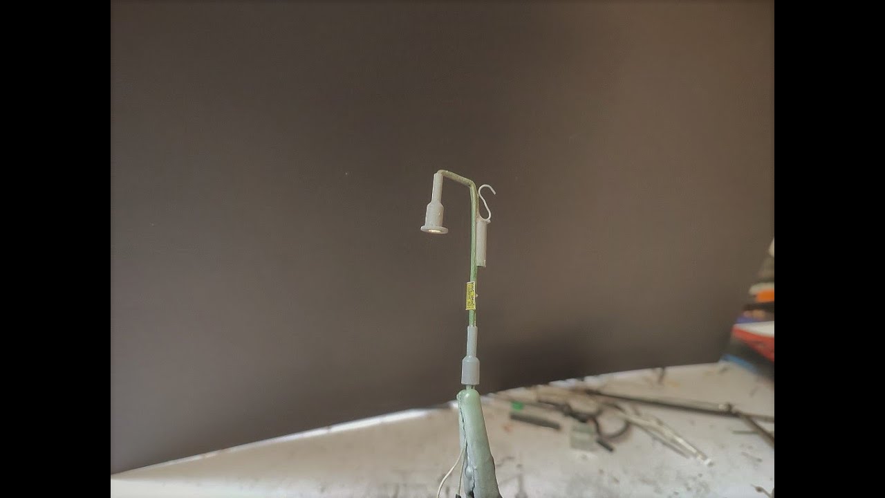Lampadaire &agrave; l'&eacute;chelle N 1/160