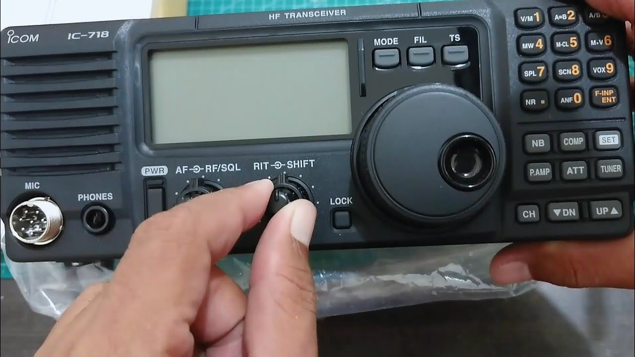 ICOM IC-718 HF Transceiver