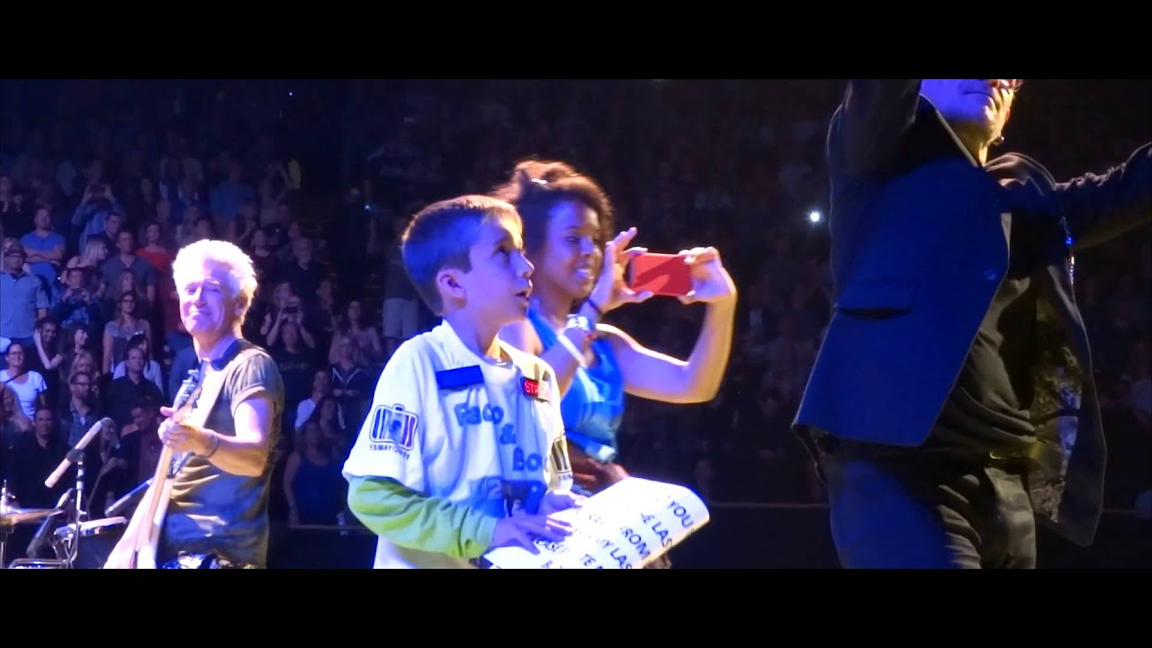 U2 - Angel Of Harlem Live ( Bono gives glasses to boy) Los Angeles, CA 5/31/15