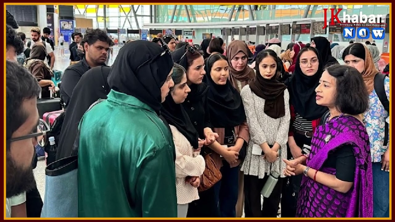 IRAN CRISIS UPDATE....JAMMU KASHMIR KE STUDENTS KO LAYA VAPIS!! बच्चों ने कहा धन्यवाद!!JK KHABAR NOW