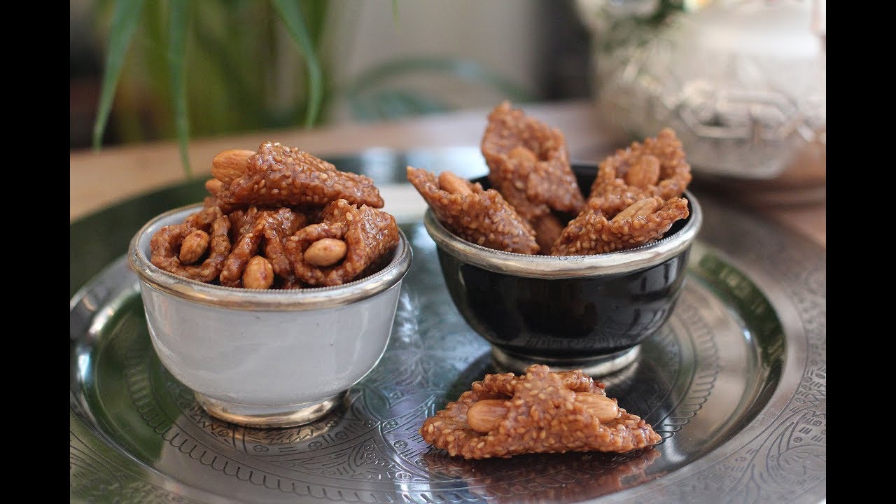 Babouches aux sésames , amandes et miel (Ramadan 2018) / معسلات رمضان سهلة و لذيذة