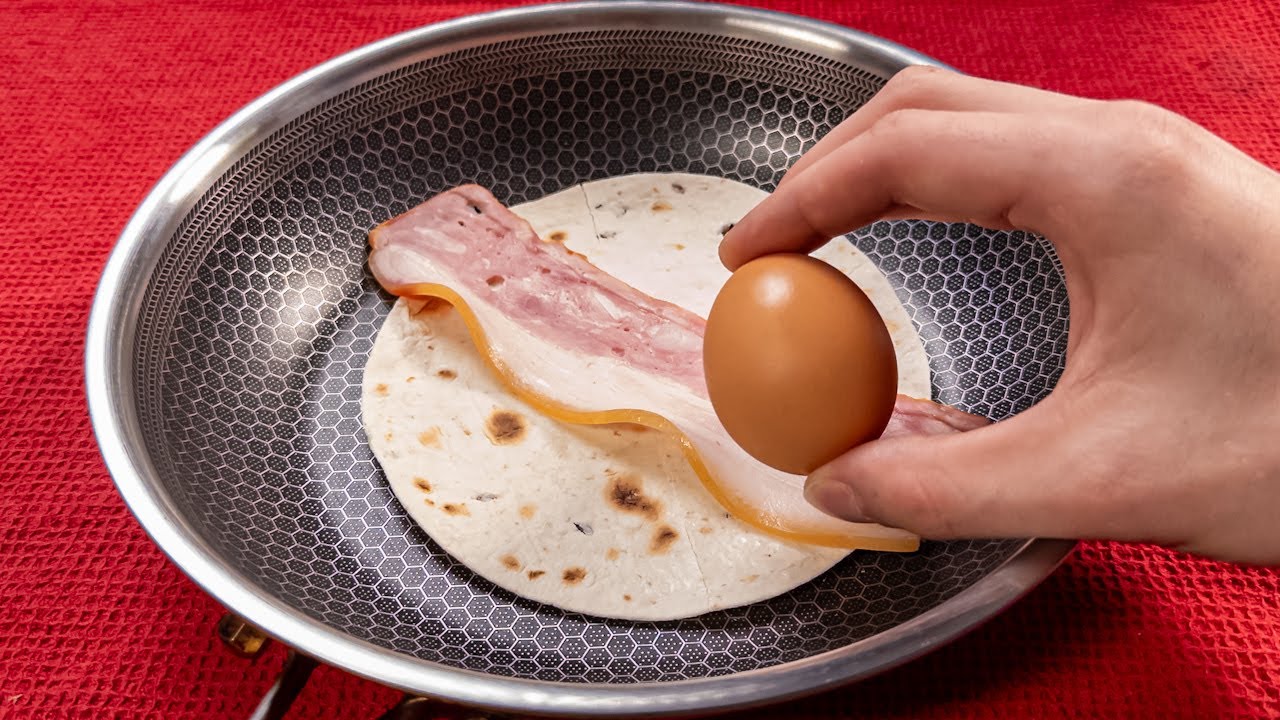 Hinzufügen, umrühren und genießen! Einfach die Eier zum Fladenbrot geben - einfaches Rezept!