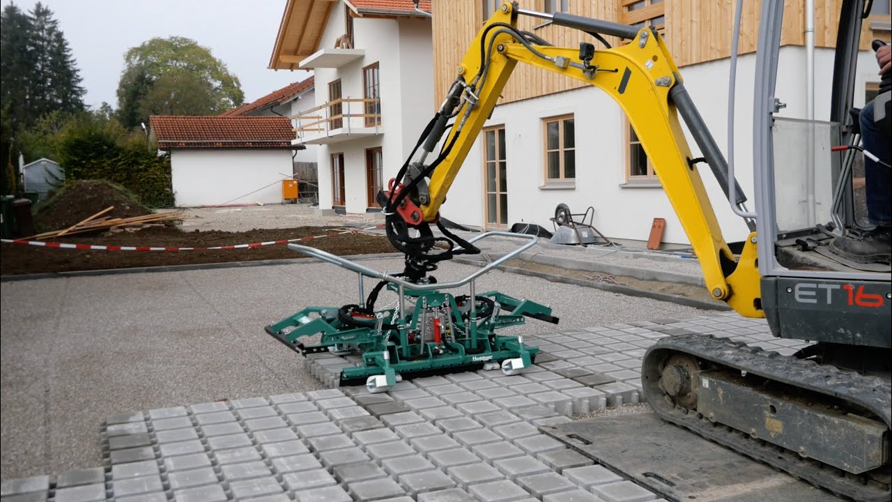 Hunklinger Pflastergreif P01-3 am Wacker Neuson ET16 Minibagger 1,7 t im Einsatz