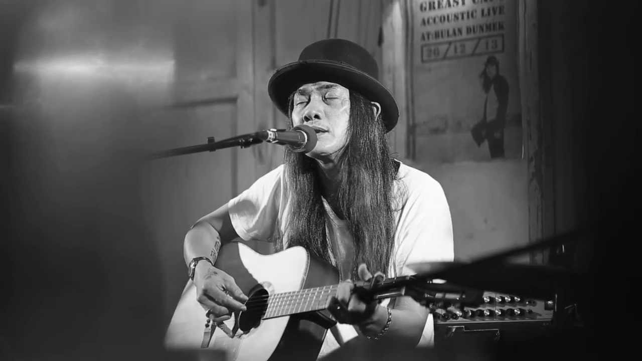 ภายใต้ท้องฟ้าสีดำ - Greasy Cafe live at Bulan Dunmek 26/12/13