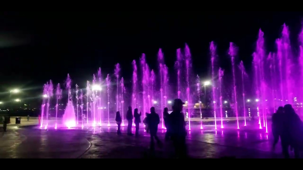 ESPECTACULAR FUENTE DE AGUA CON LUZ