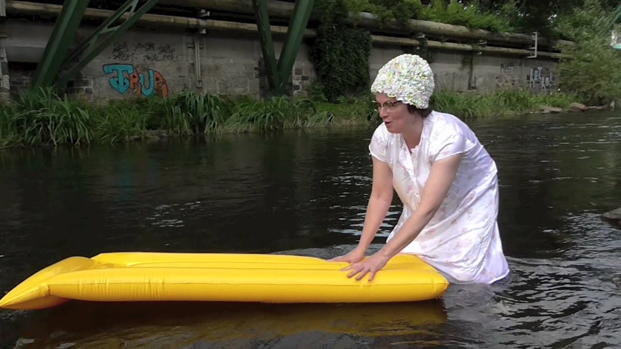 Frau D&ouml;rte aus Heckinghausen geht baden