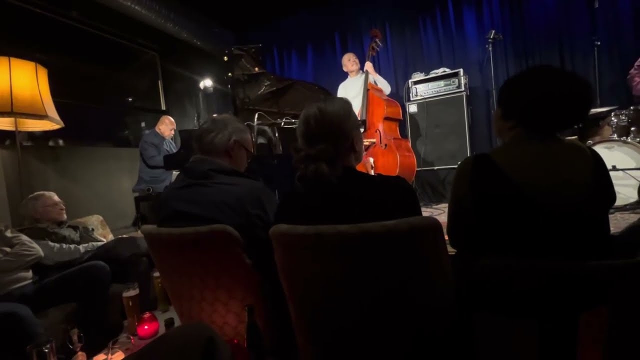 Kenny Barron Trio - Isfahan (Billy Strayhorn)