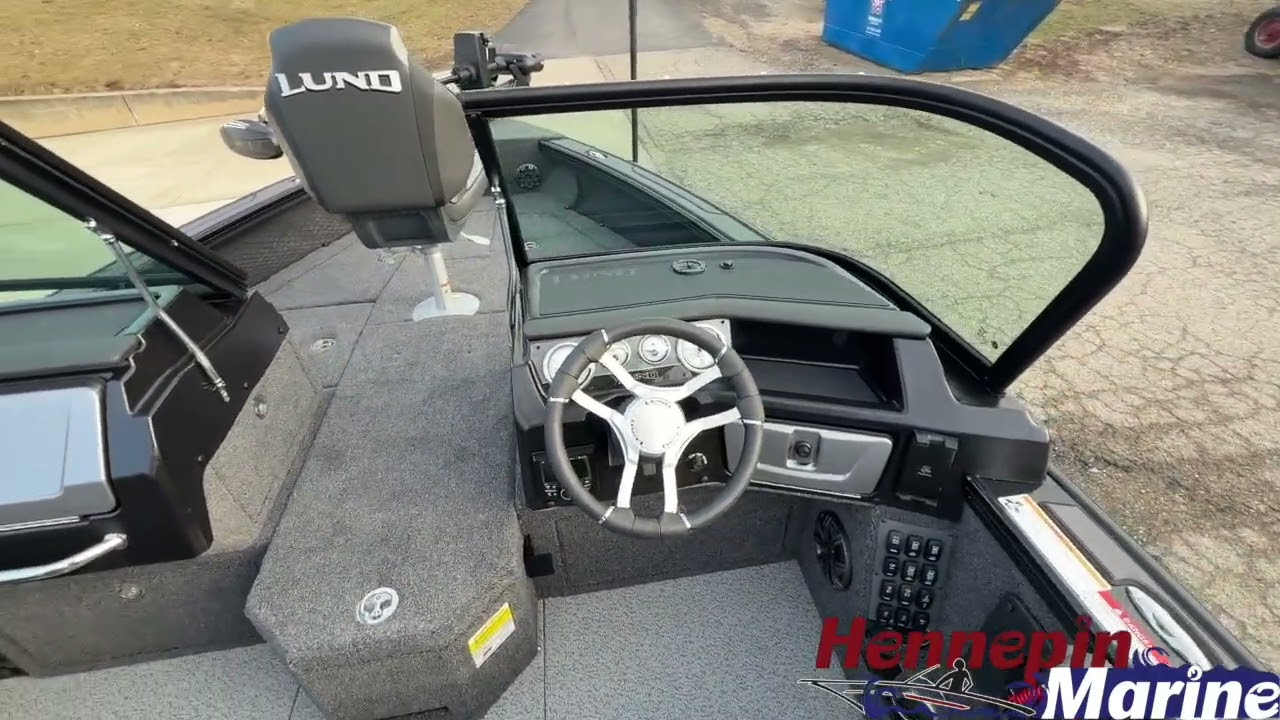Катер Lund 1975 Pro V Sport Gunmetal Black 2026 года выпуска с двигателем Mercury 225 Pro XS в He...