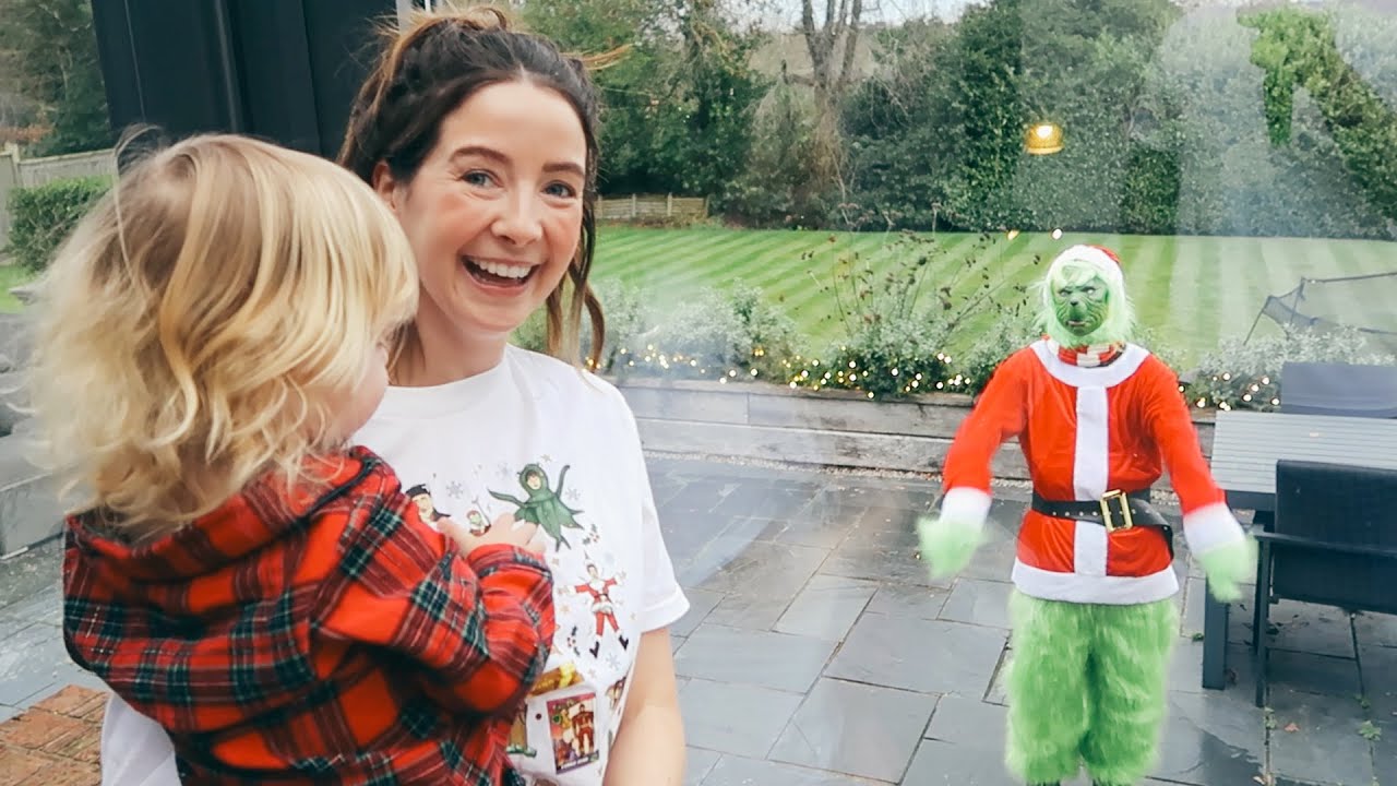 Cosy Sunday At Home & Another Visit From The Grinch | Vlogmas Day 14