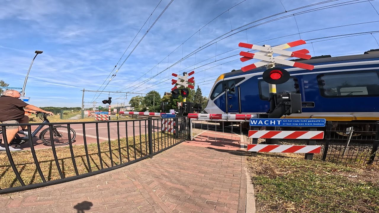 Spoorwegovergang Putten // Dutch Railroad Crossing 