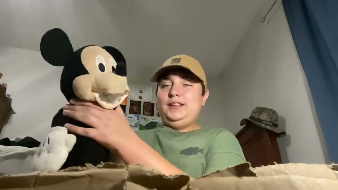 How to make a Mickey Mouse Puppet EASY