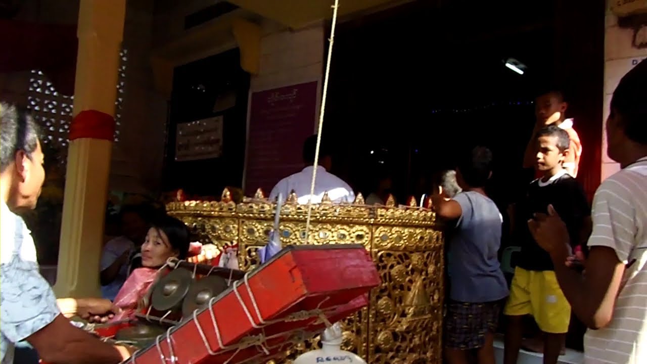 Beautiful traditional music in Myanmar (Burma)