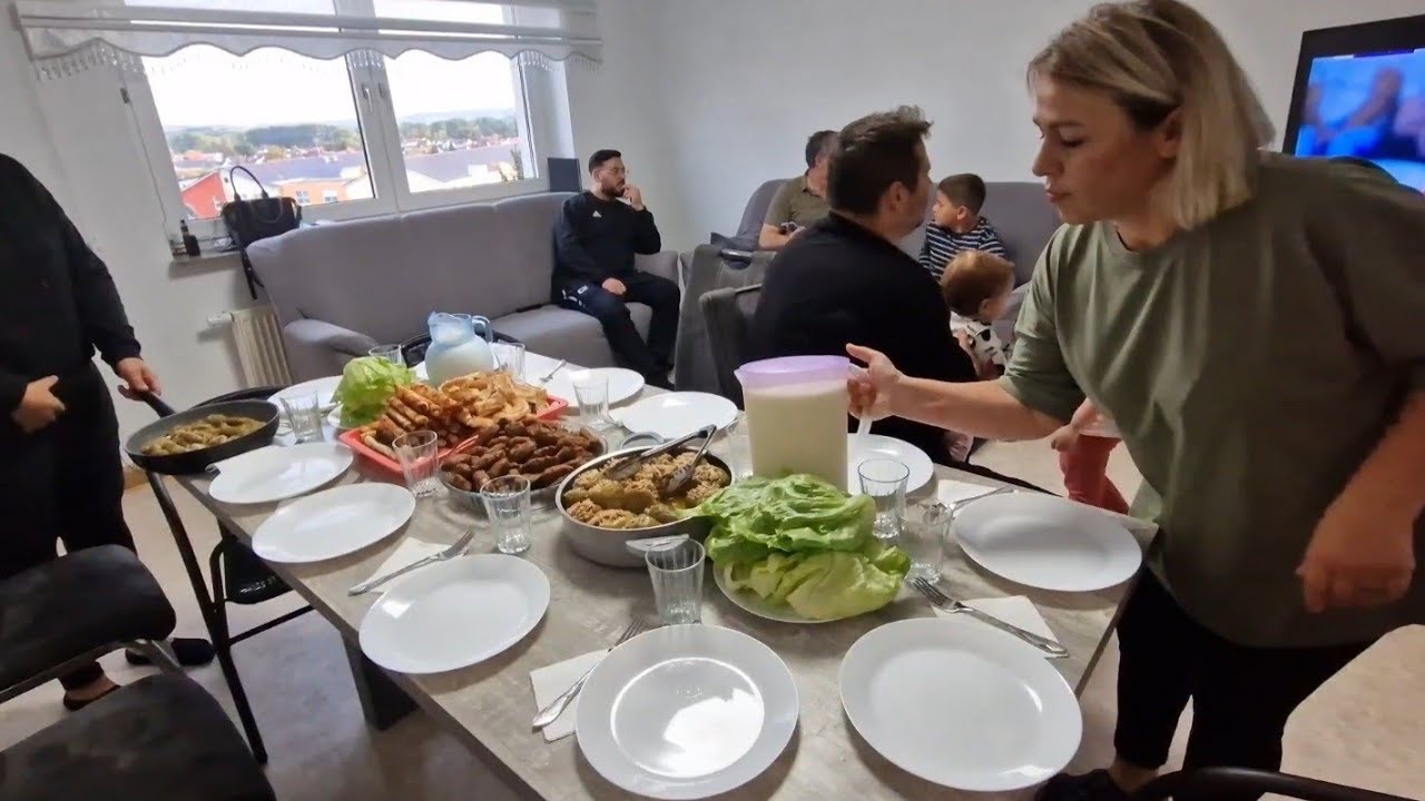 Ailece çiği köfte partysi