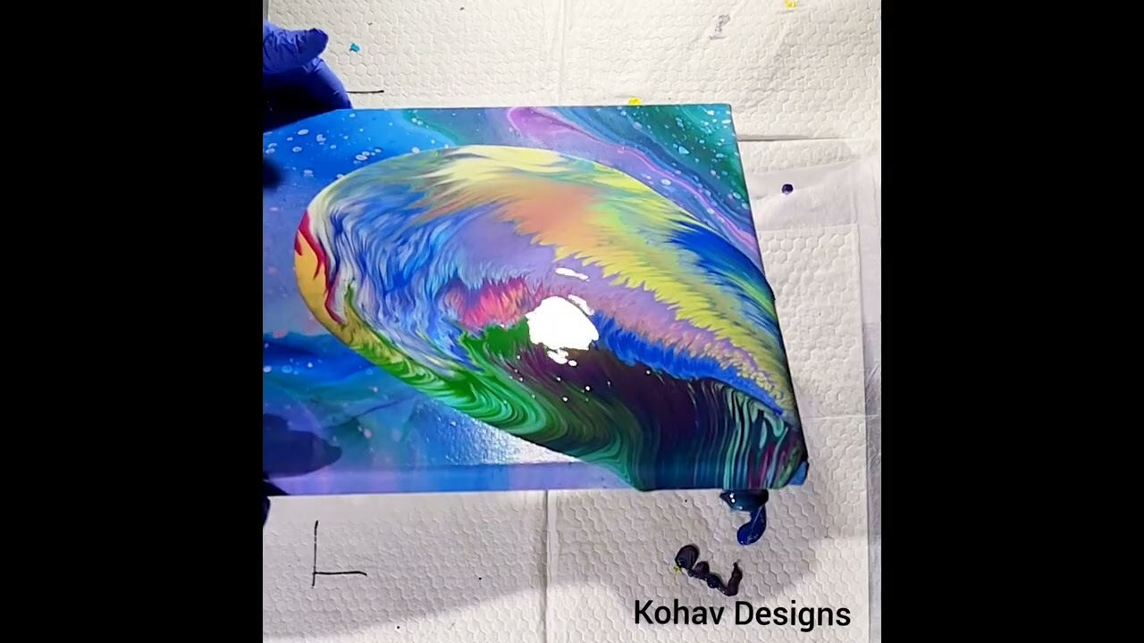 046 - Fluid Art - Ring Pour Paint Kiss