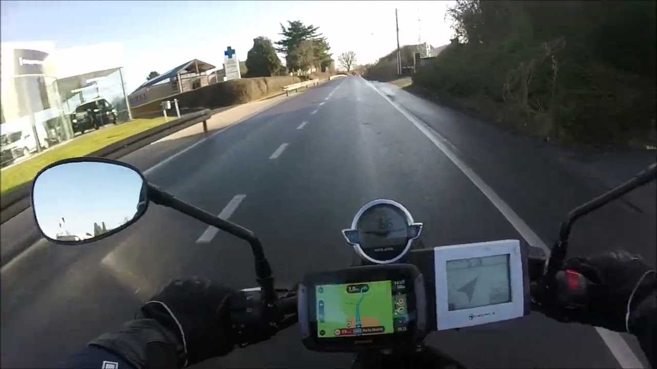 De Visé à l'abbaye de Val Dieu / Moto Guzzi V7 Stone 850