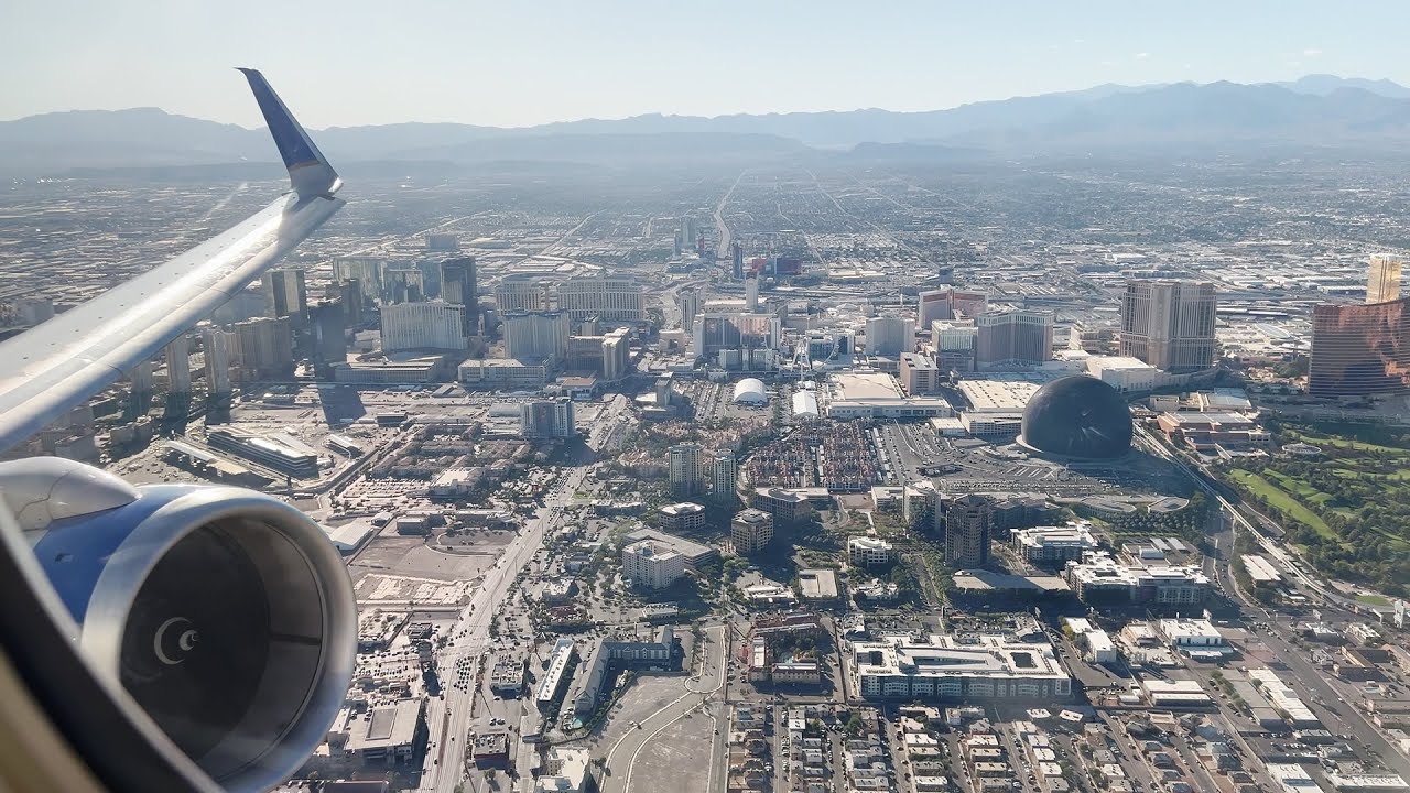 POWERFUL RB211 Takeoff with AWESOME View of the Las Vegas Strip - United Airlines 757-200 to Newark