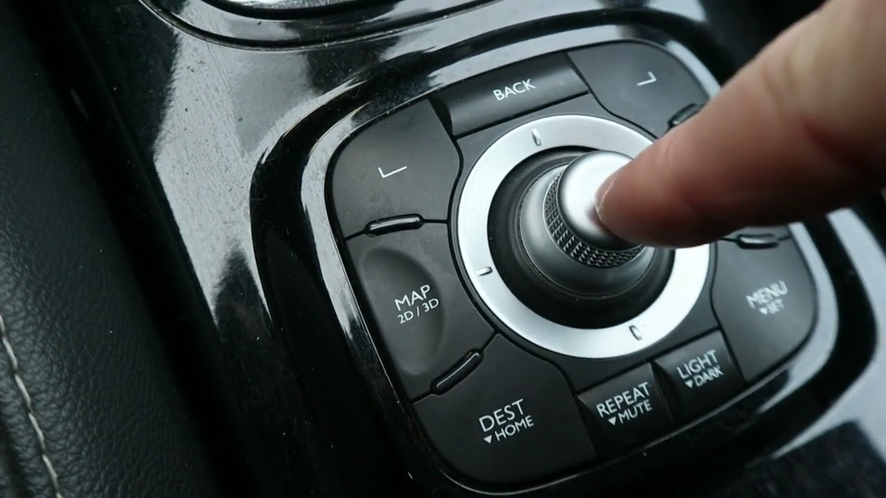 Renault Megane | How To Close The Sat Nav | Car Freak
