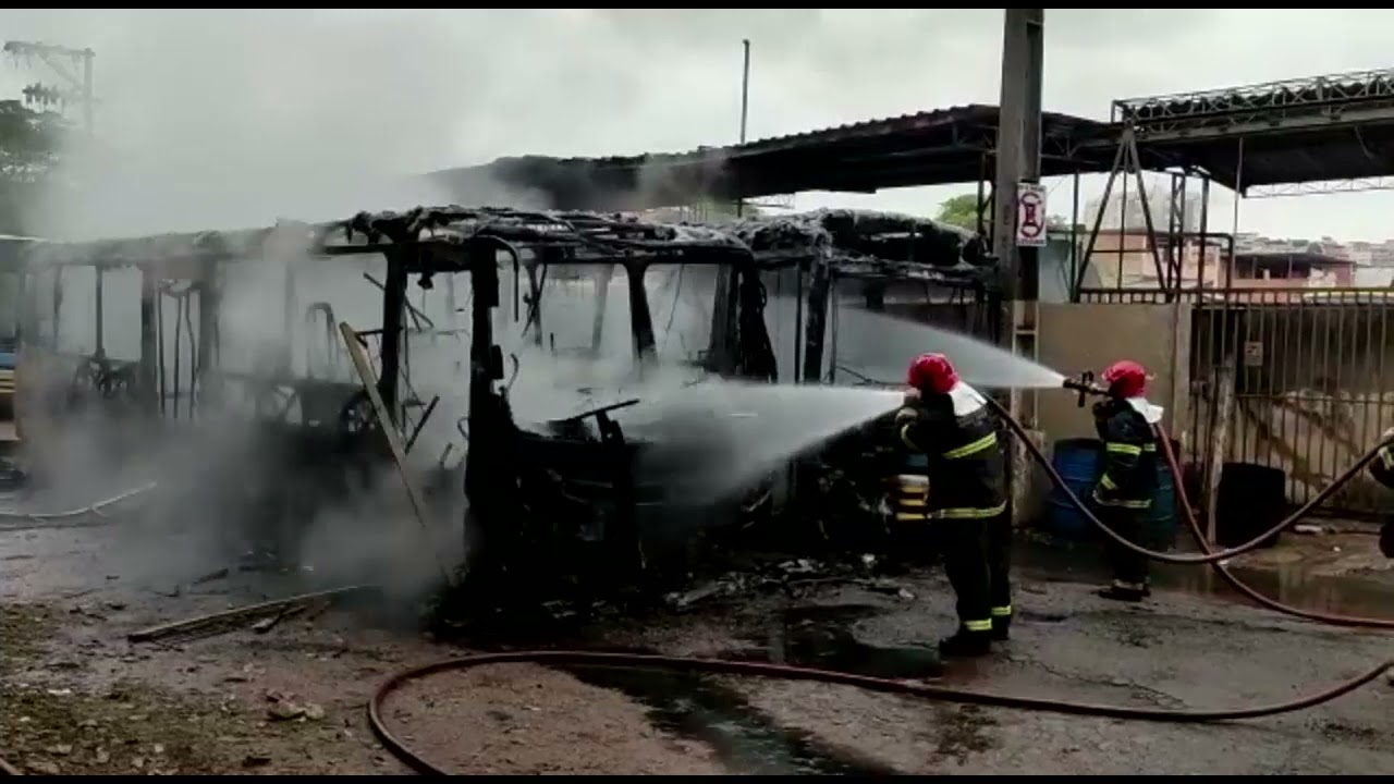 Incêndio criminoso destrói ônibus do Coletivos União