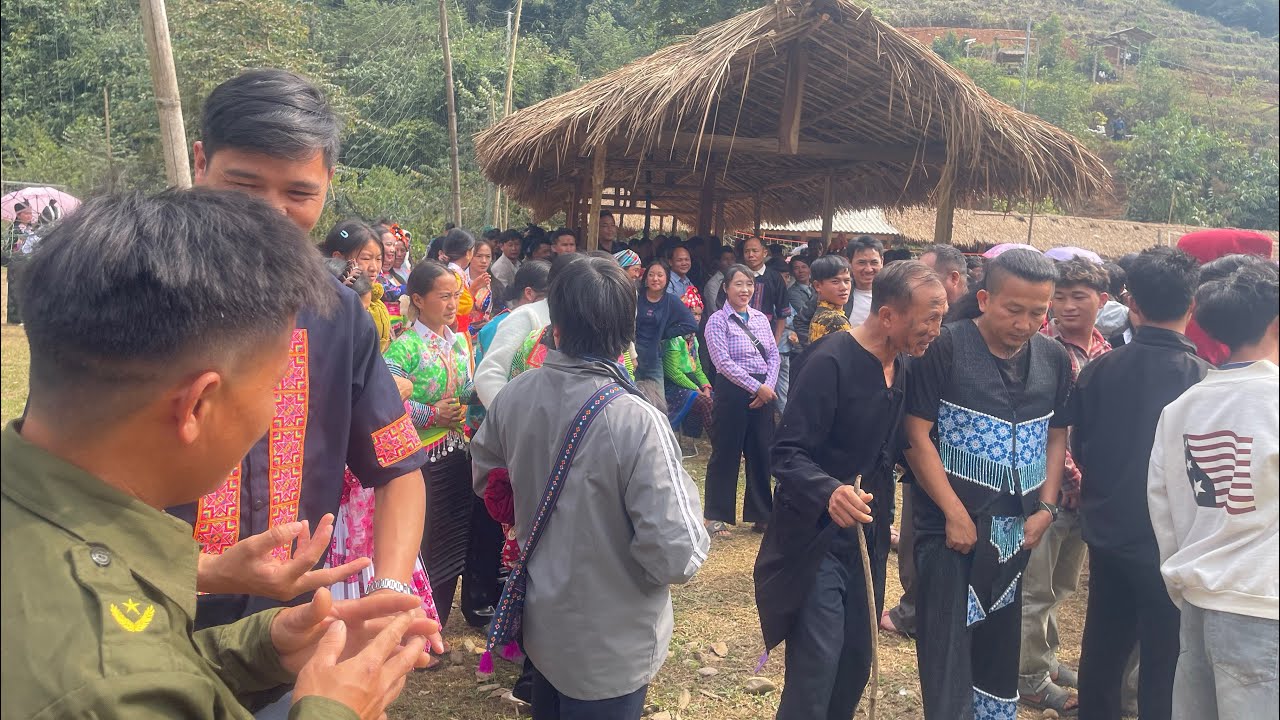 Nrhiav kev noj haus   Hauv tab laj 