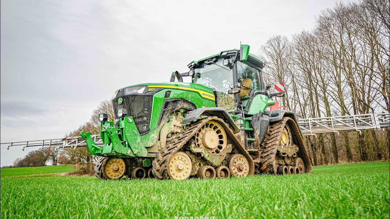 John Deere 8rx spreading fertilizer😮‍💨