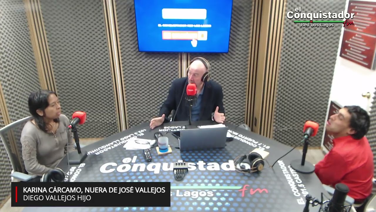 En Café Expréss,  Karina Cárcamo, nuera de José Vallejos y su hijo Diego Vallejos.
