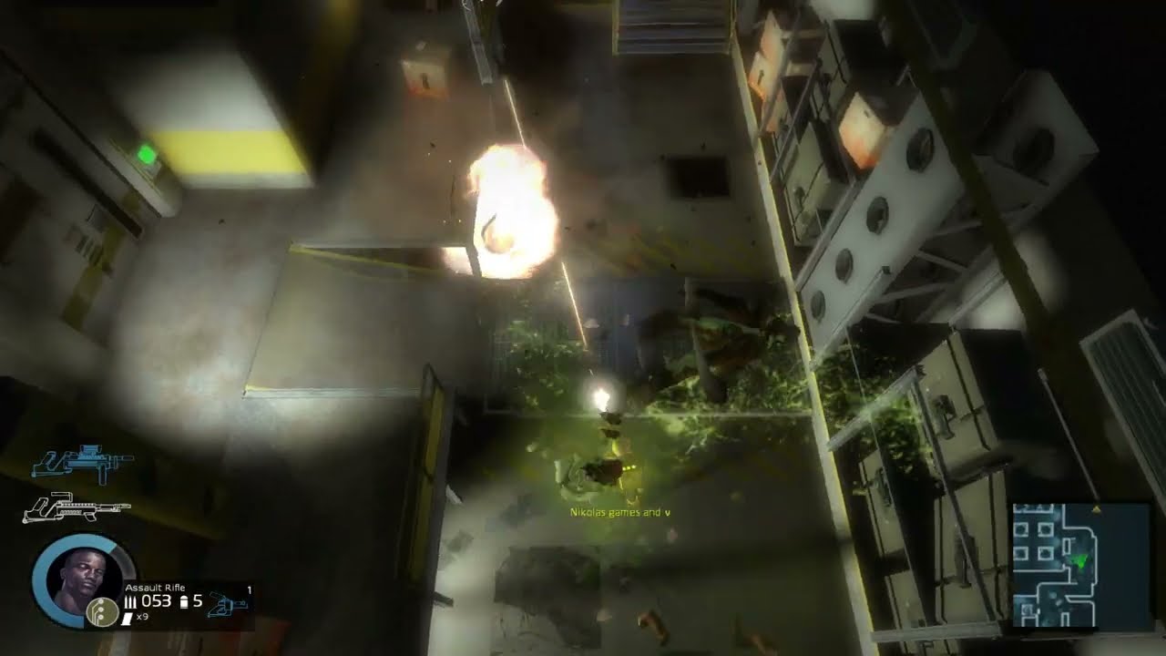A technician is struggling to survive in Alien Swarm
