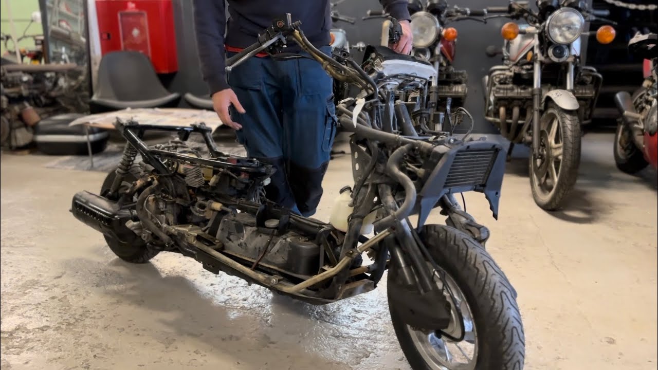NUEVO PROYECTO CRSS - Recibimos una Honda SPAZIO CN250 para Modificación y Explicamos sus REFORMAS