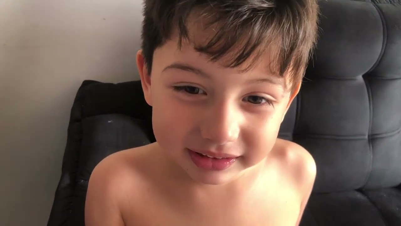 RAVI AGORA TÁ COMENDO FRUTAS TROPICAIS PRA SER UM ATLETA