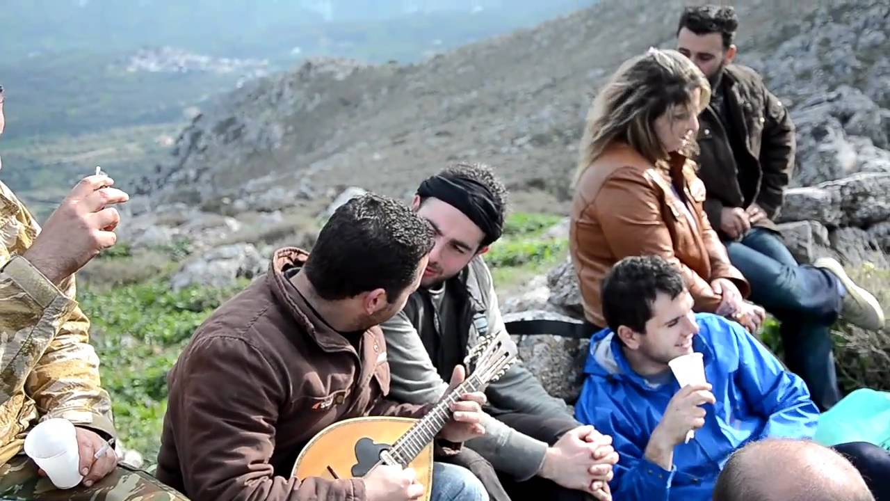 Politistikos Sillogos Tylisou - parea stin spilia trapeza