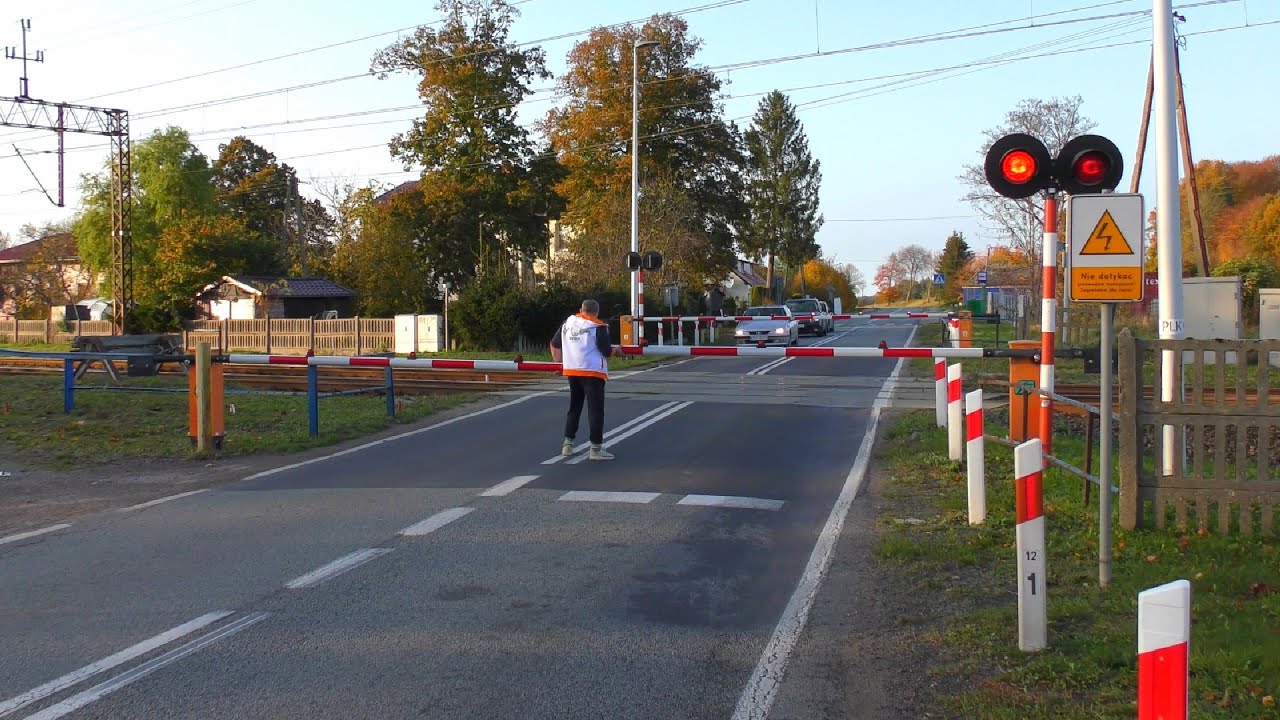 [4K] Przejazd kolejowy, Sęczkowo | Polish railroad crossing