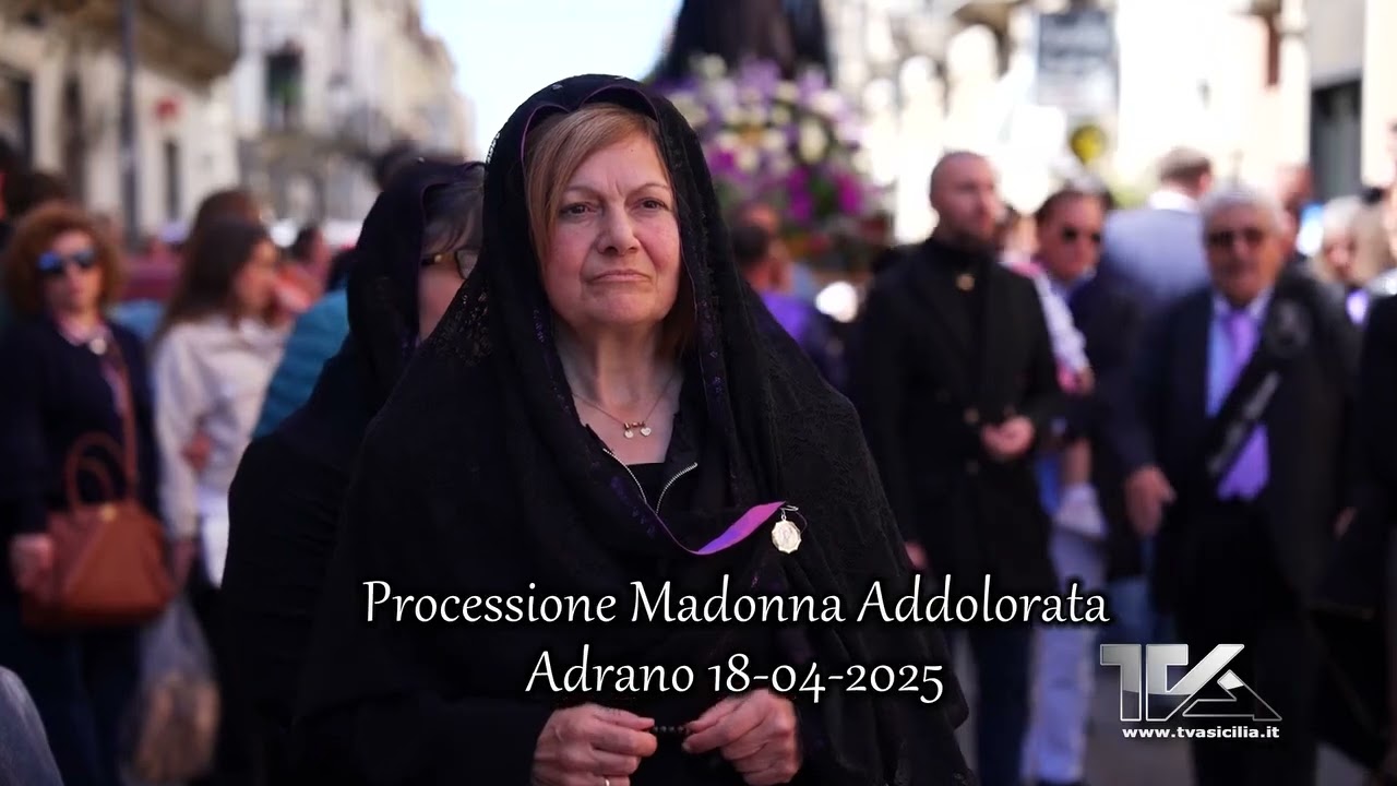 Adrano, in processione con la Madonna Addolorata