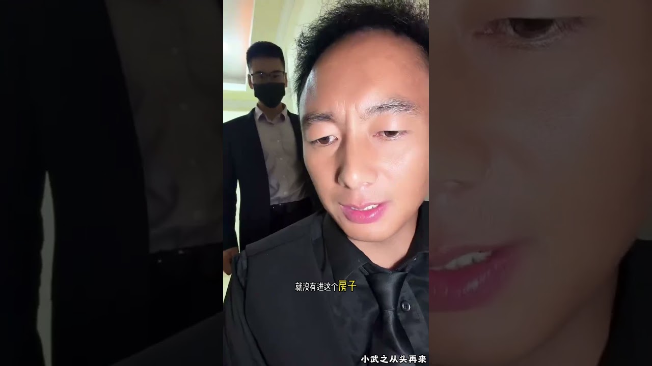 小武安排人进别墅，要找的坏人不在，是不是躲起来了，小武让大家找找，不放过每个角落。#小美#邱大哥#糖糖#木炎#阿子 #阿伟#乌之莫#情感故事#农村姑娘#都市故事