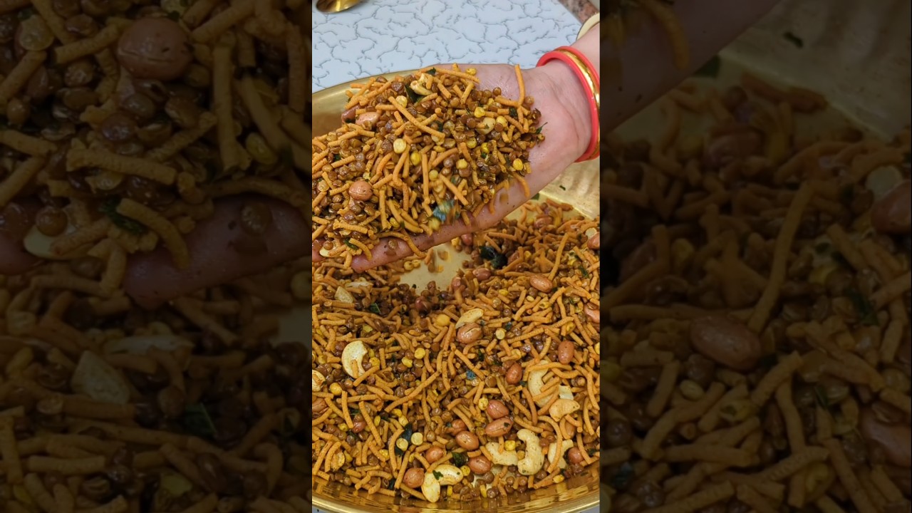Besan Bhujia Sev Mixture Namkeen | Besan Bhujia Sev Namkeen #bhujiya #namkeen #geetascooking