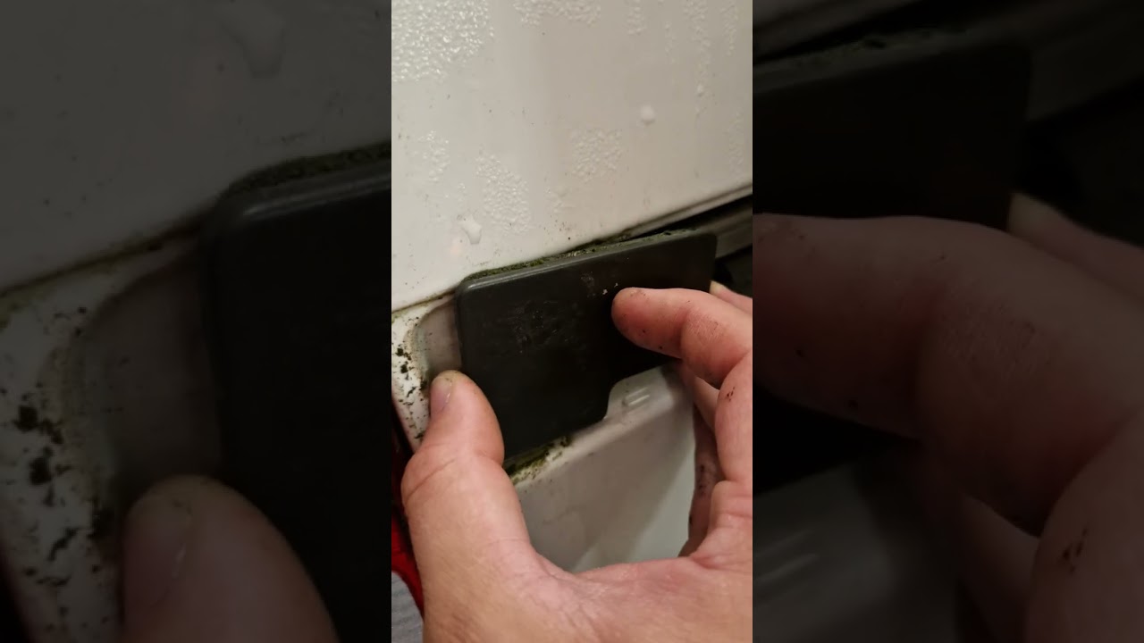 Remove sliding door on VW Caddy