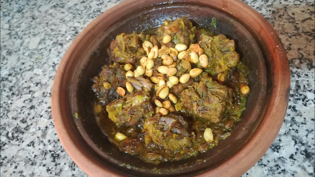 طاجين لعناق  ديال بيبي بالبصلة و الزبيب معلكين  هاد الطبق يستحق التجربة 👌