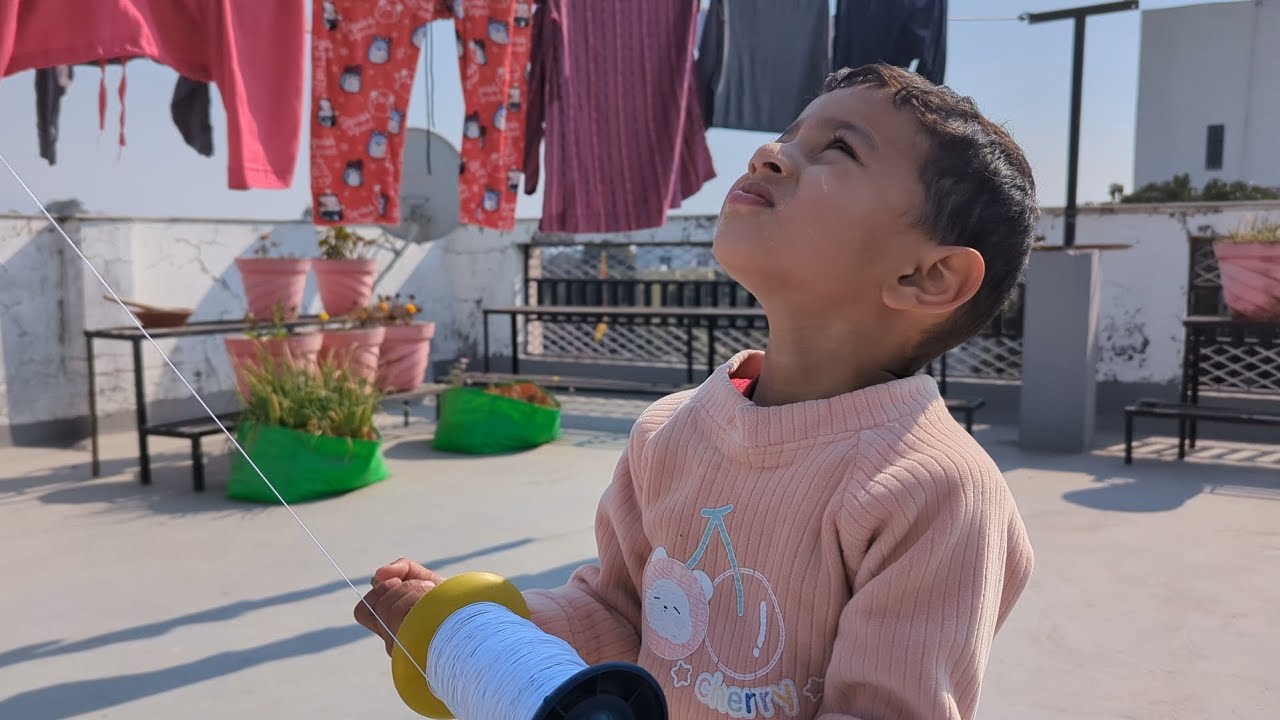 Aaj Anganbadi Nahi Gaya 😄 Bhai Ke Saath Khela Aur Patang Udaai#babyvlog#cutevideo#3yearold#patang