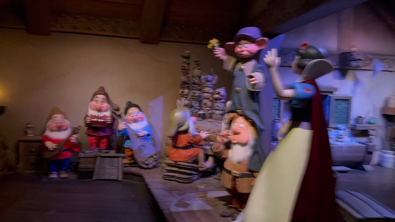 Snow White’s Enchanted Wish 4K POV with Excellent Lighting Disneyland December 2025