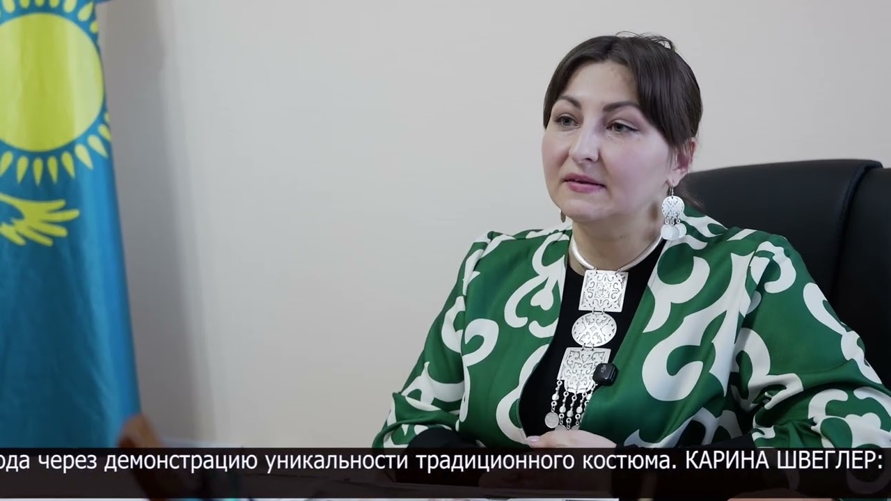 Госслужащие сменили строгие костюмы на национальную одежду