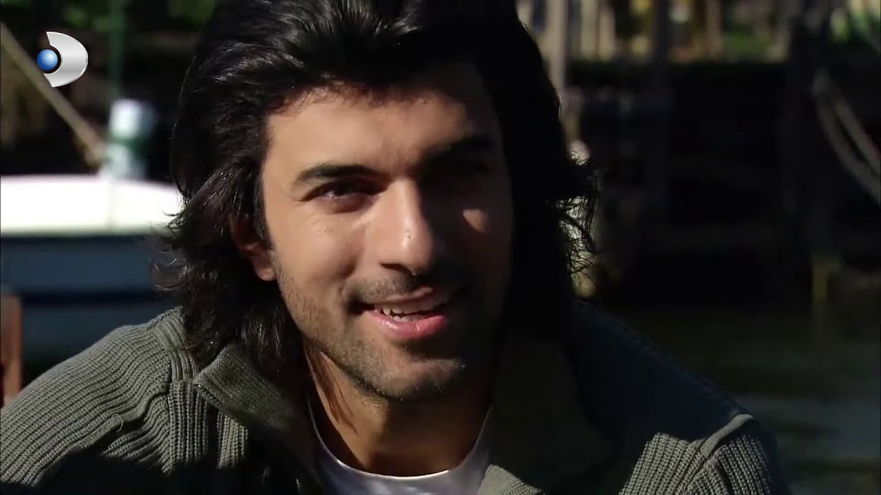 Fatmagul Español - Fatmagül se siente incómodo con la cercanía de Rahmi y Kerim - Sección 10