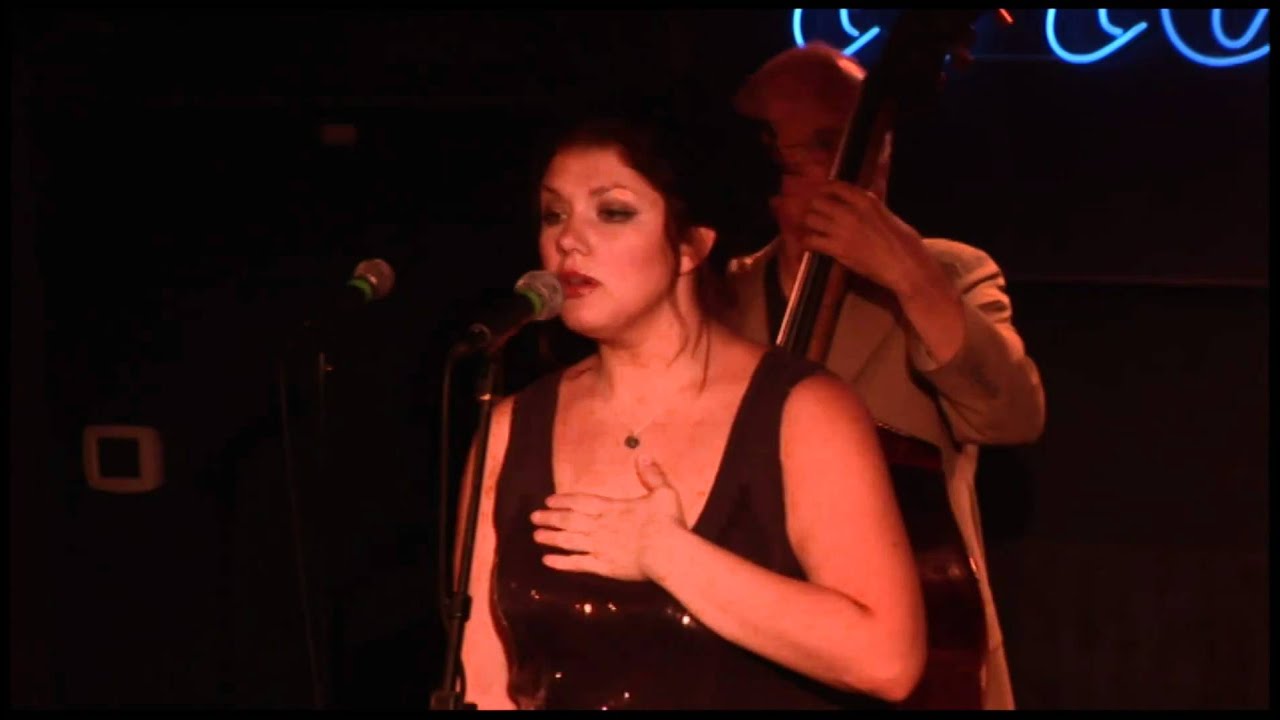 Jane Monheit singing with Les Paul's Trio at the Iridium Jaz