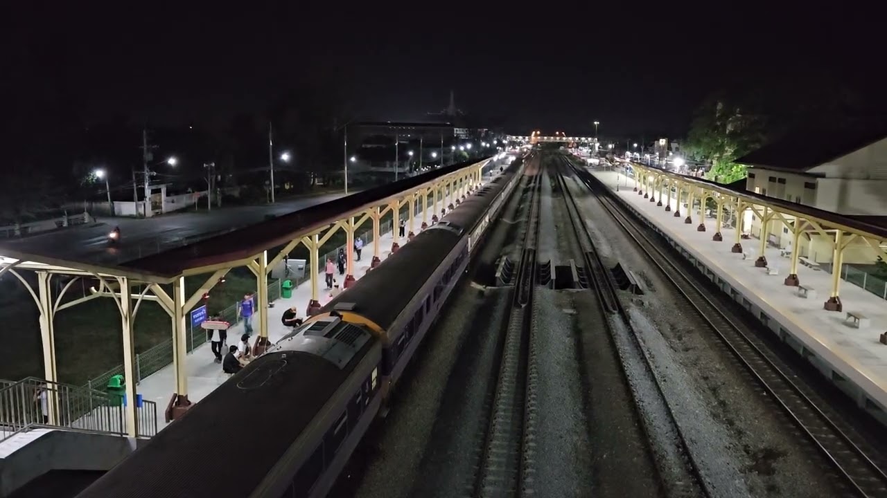 รถด่วน 85 จอดบ้านโป่ง Express train 85 Krungthep Aphiwat - Nakhon Si Thammarat