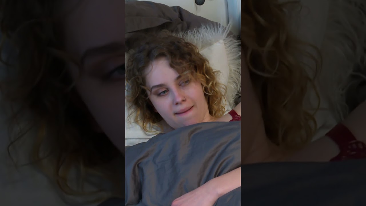 POV: Du wachst pl&ouml;tzlich neben deinem Crush auf... 😅😳 | Berlin - Tag & Nacht #shorts #viral