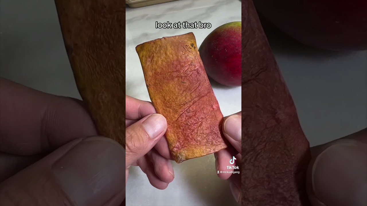 Mango peel hack, super easy 🥭💨 #mango #wrap #blunt #smoke