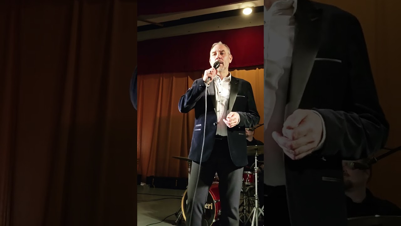 Jarkko Yli-Sikkilä & Soiva Orkesteri    Tuulitukka Vaajakosken Urheilutalolla 8.12.2024
