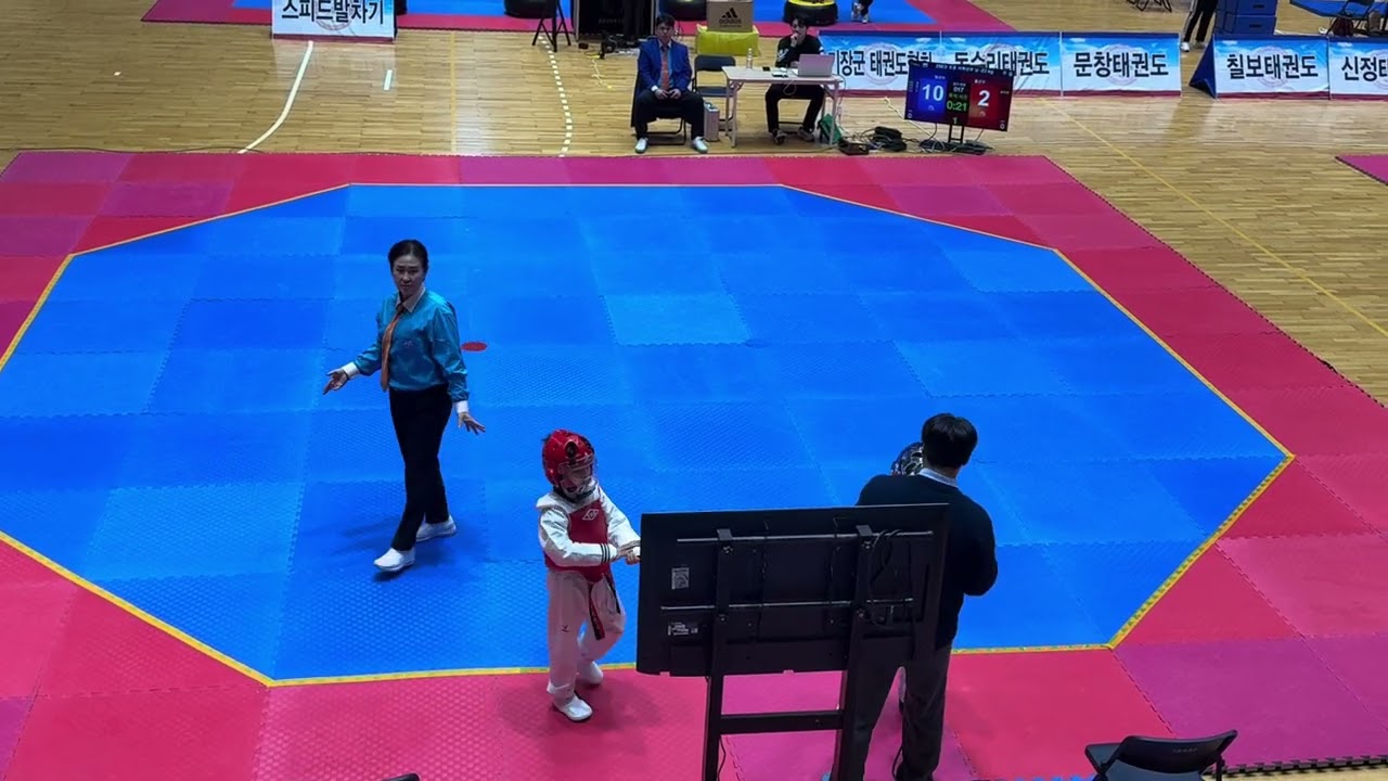 기장군 태권도 겨루기대회 금메달 영상 ( 해빛초2학년이유건  ) vs 친구 ( 윤빛태권도 )