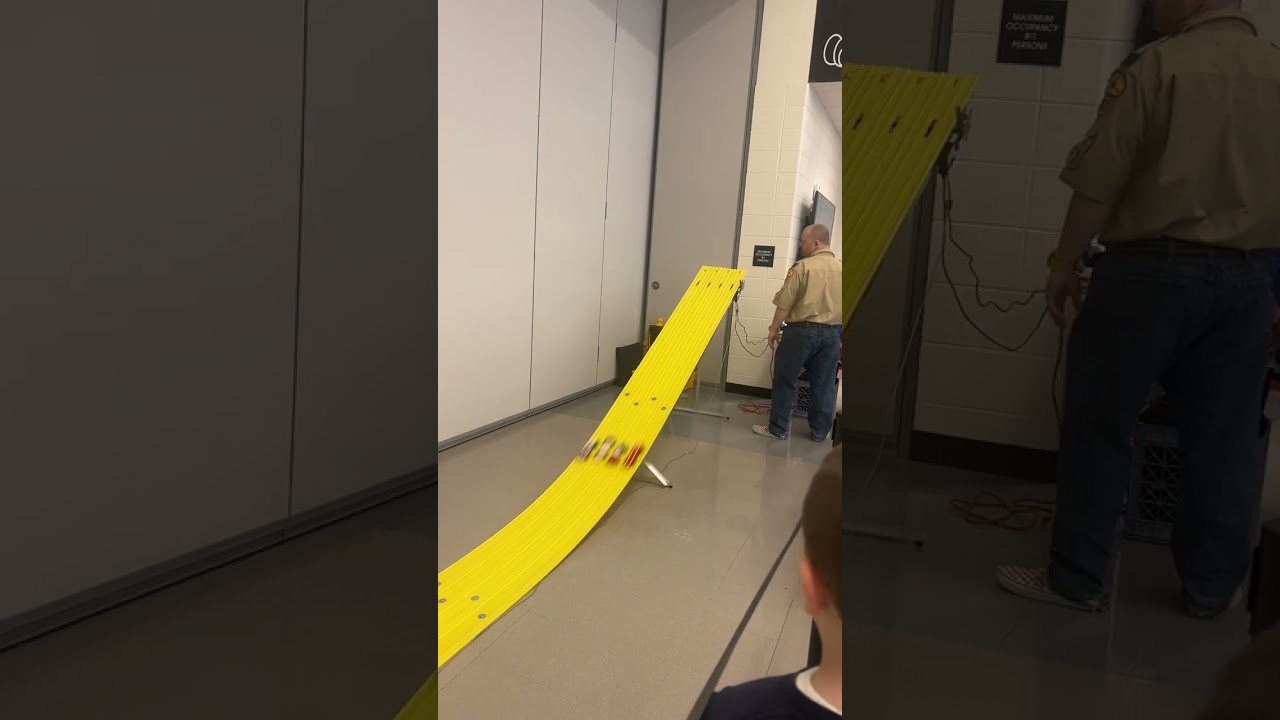 pinewood derby race