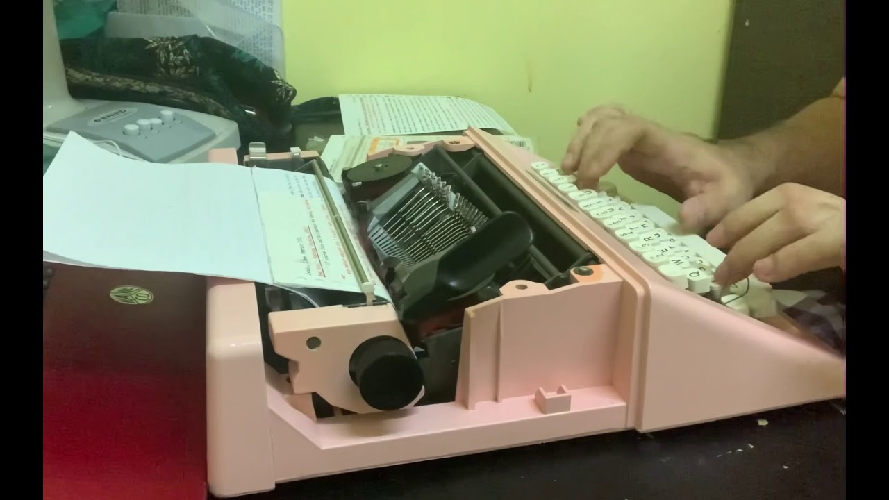 Journal-Typing on an Olivetti Lettera 25 (Long Session)