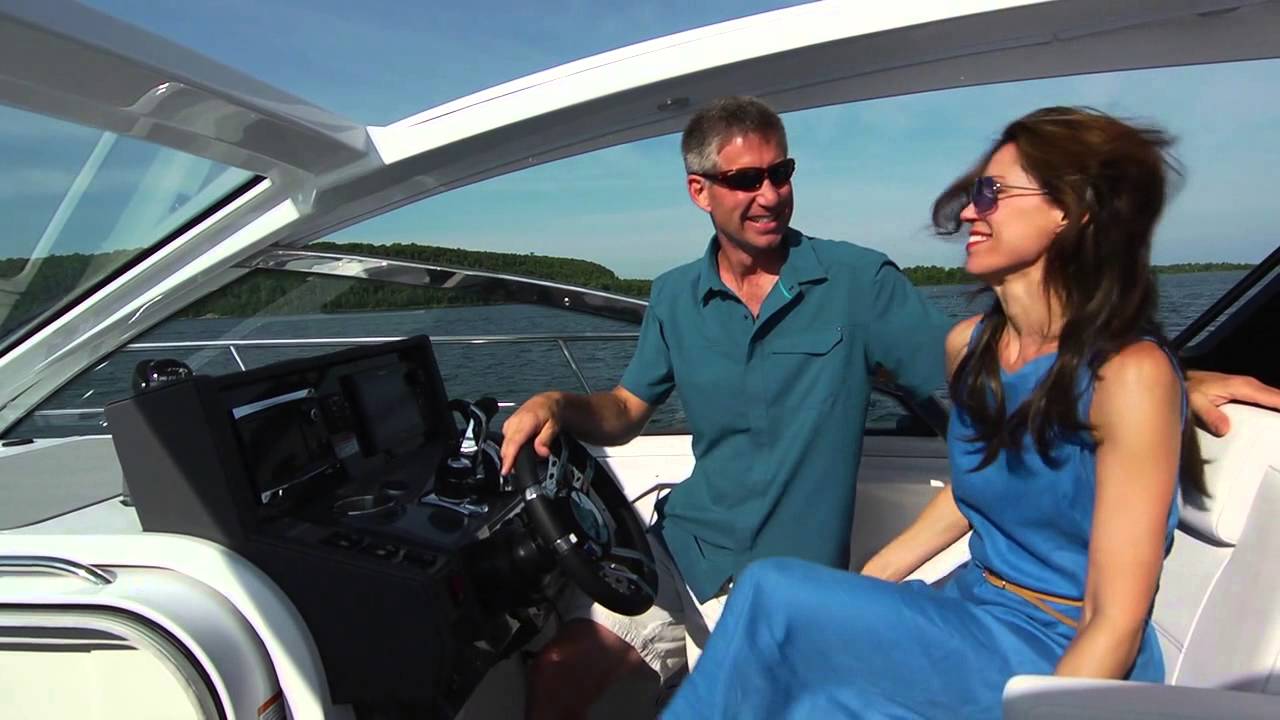 Walkthrough of the Cruisers Yachts 39 Express Coupe